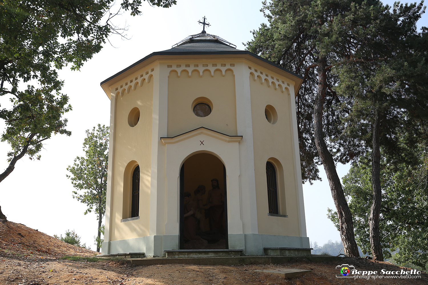 VBS_6732 - I Piloni della Via Crucis del Sacro Monte di Montà d'Alba.jpg